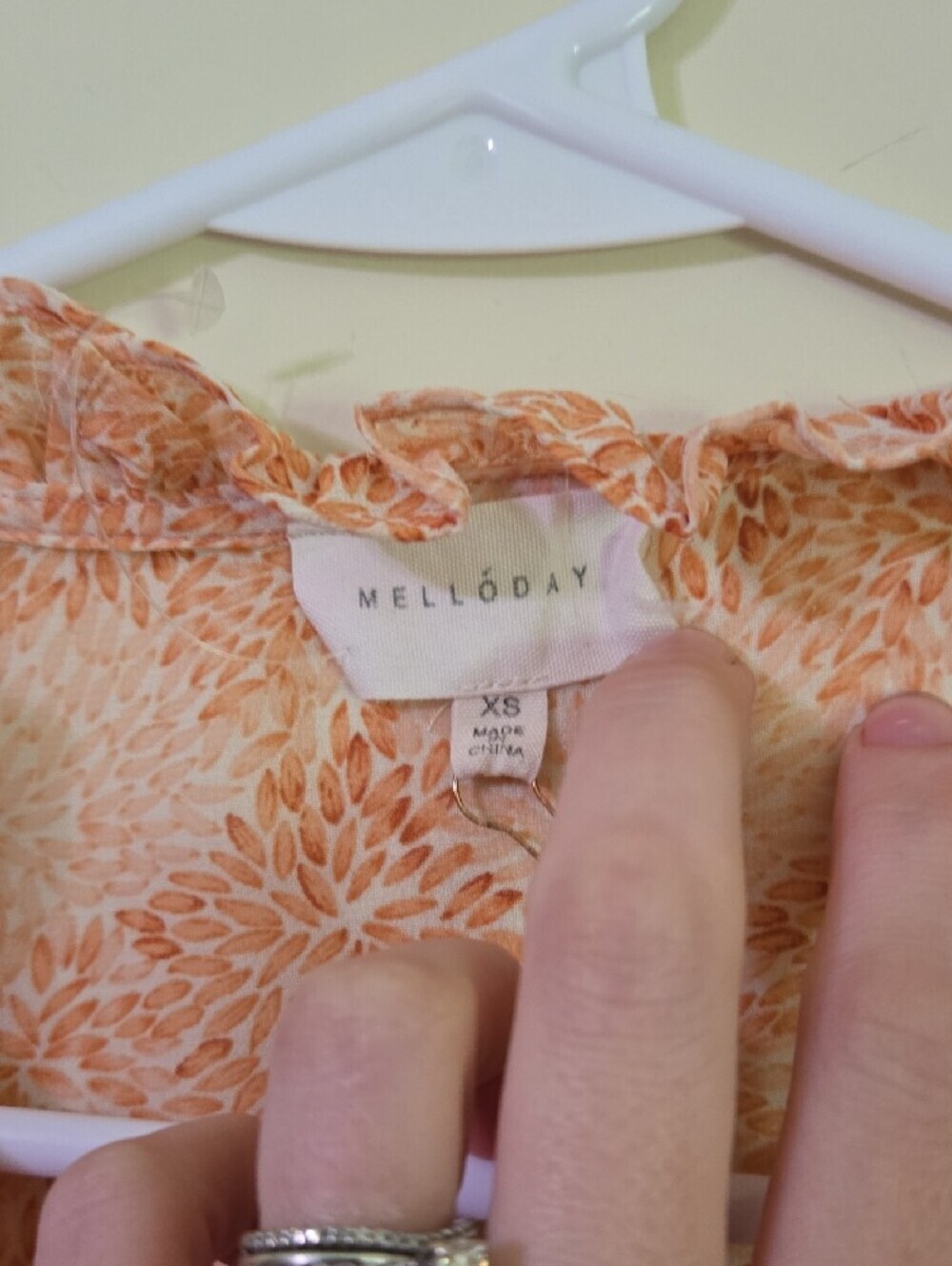 Melloday Peach Floral Pleated V-Neck Top - Picture 2 of 6